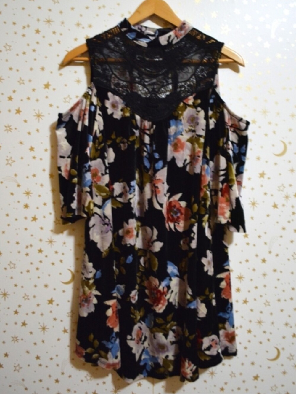 NWT Floral Velvet Lace Cold Shoulder Dress Size Small